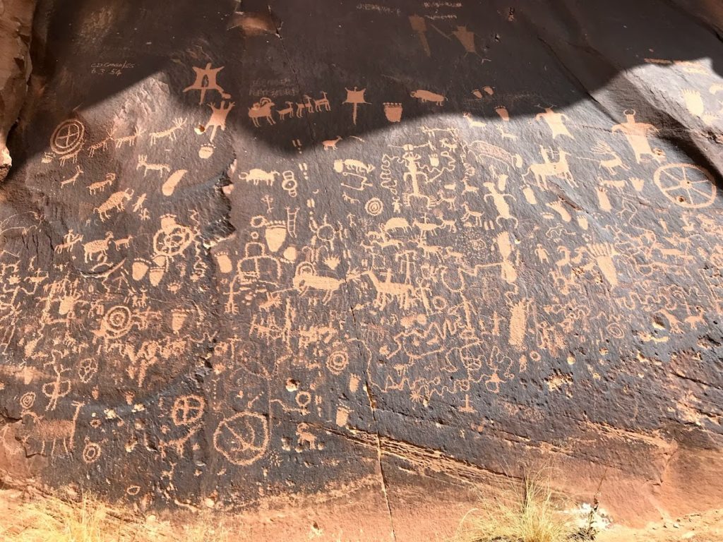 canyonlands national park utah petroglyphs